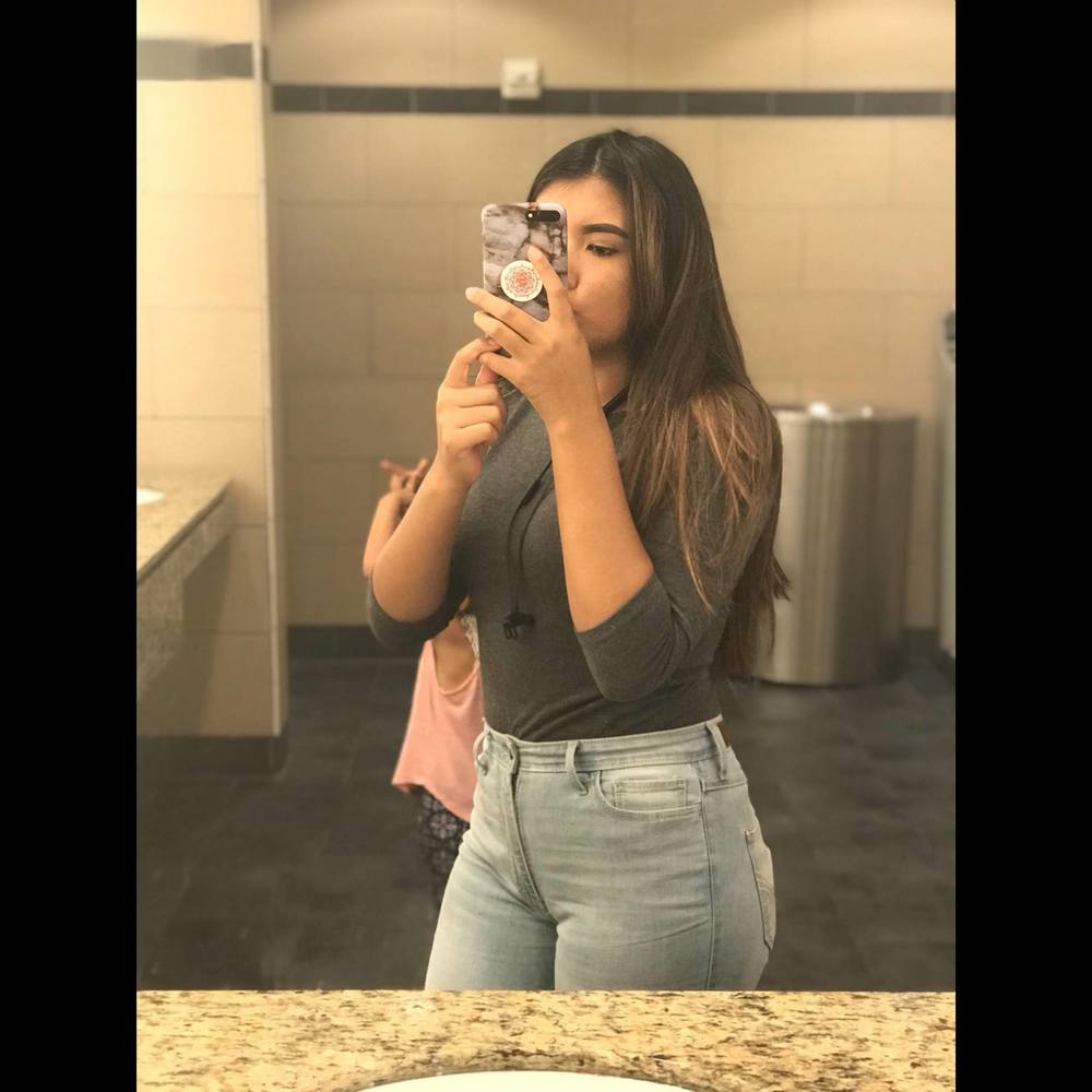 Meet your Posher, Kayla